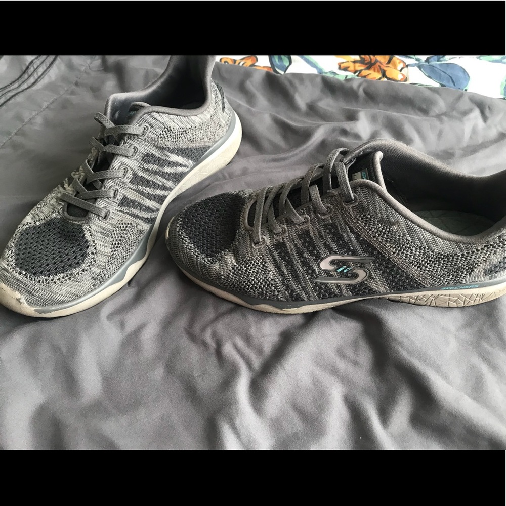 Sketchers sneakers memory foam